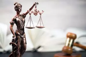 Consumidor tem direito a desconto na conta se ficar 4 horas sem luz