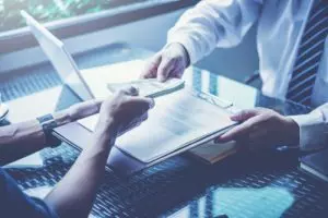 Consultoria revela qual será o salários do advogado em