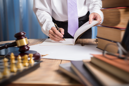 Concurso público ou escritório: qual a melhor opção para o advogado?