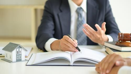 advogado-especializado-em-direito-imobiliario