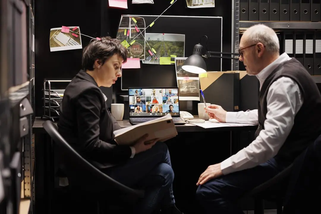 especialistas-em-criminologia-conversando