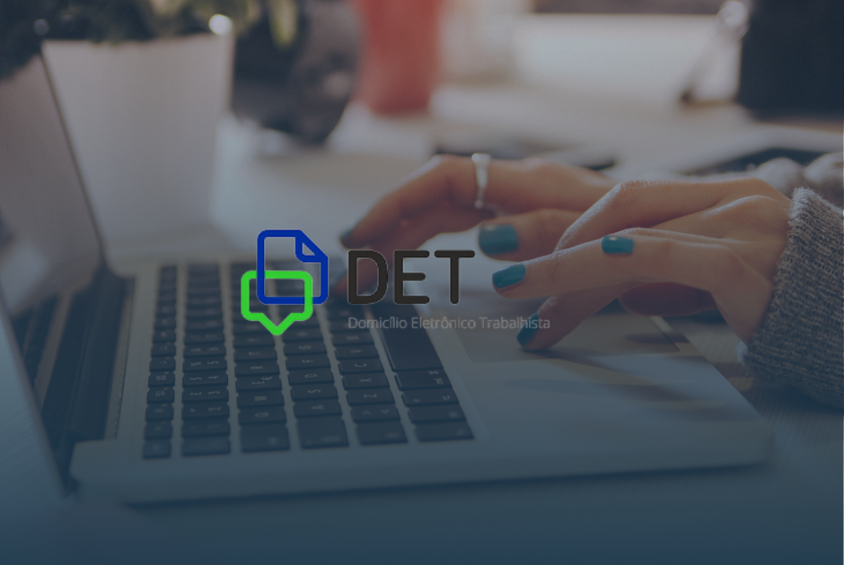 Foto-de-alguem-digitando-e-a-logomarca-do-DET-Domicílio-Eletrônico-Trabalhista